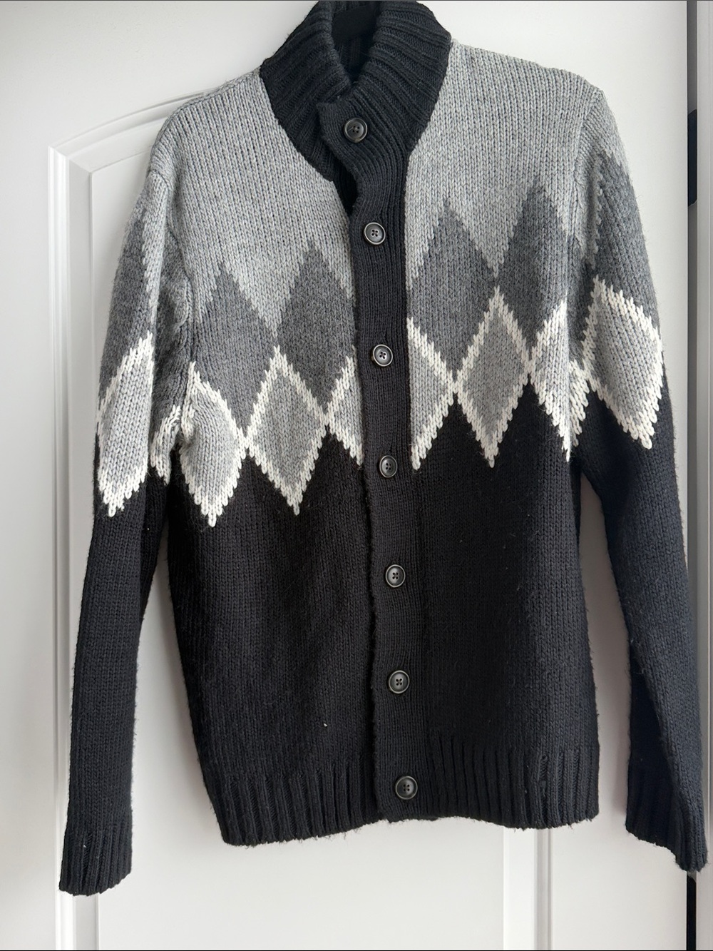 Club Room Black and Gray Argyle Cardigan